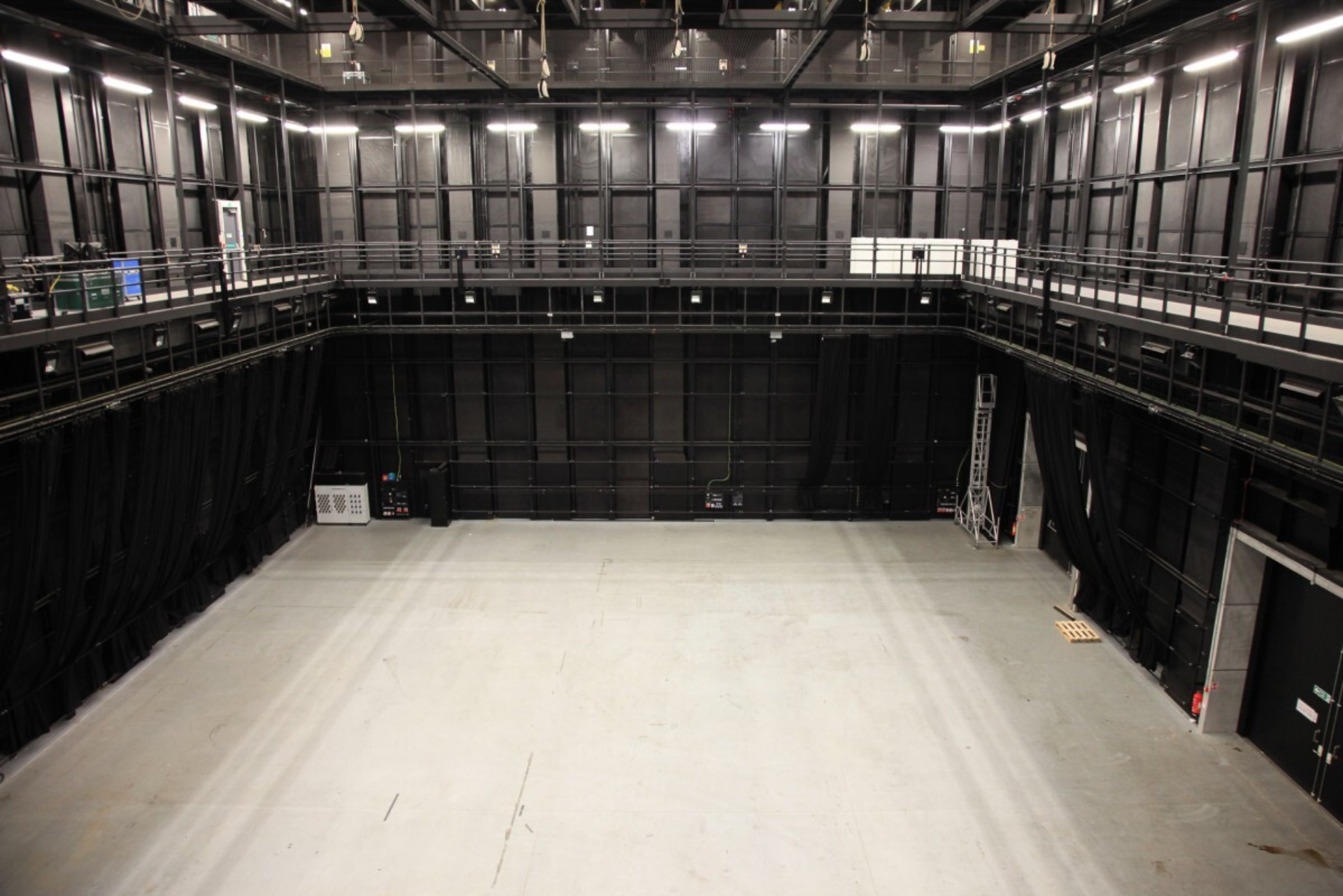 Studio 23 copy 23