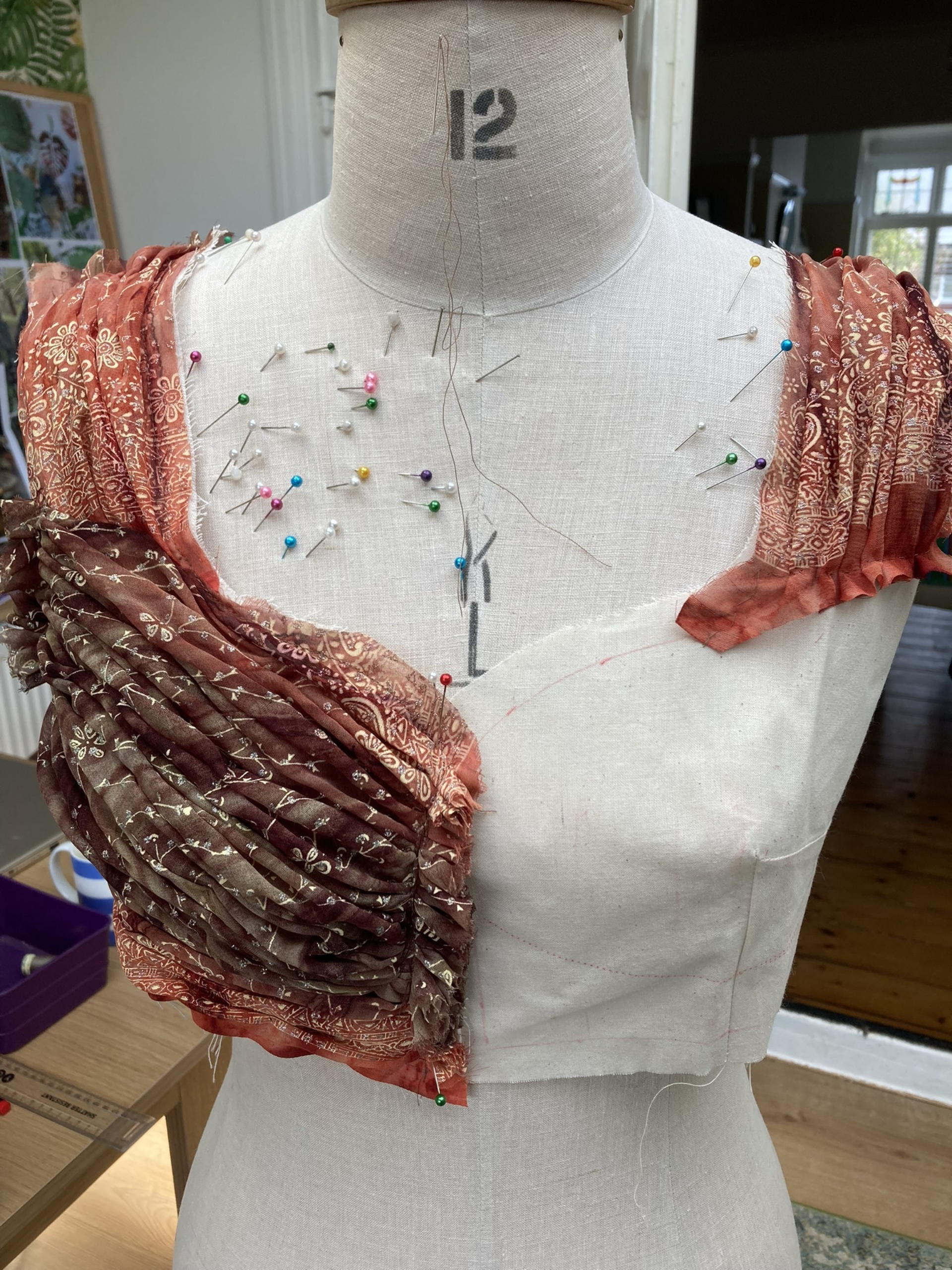 Pleating onto the toile m nature